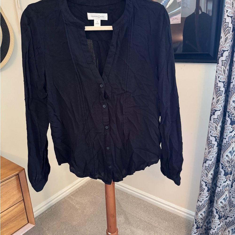 Treasure & Bond black button up blouse size small